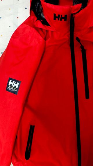 Chaqueta Helly Hansen Roja prácticamente nueva 