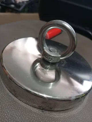 Imán de neodimio con argolla