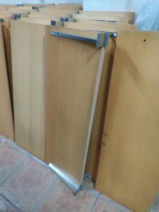 Baldas madera tienda ropa alta calidad