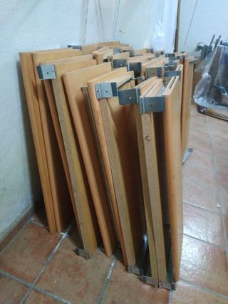 Baldas madera tienda ropa alta calidad
