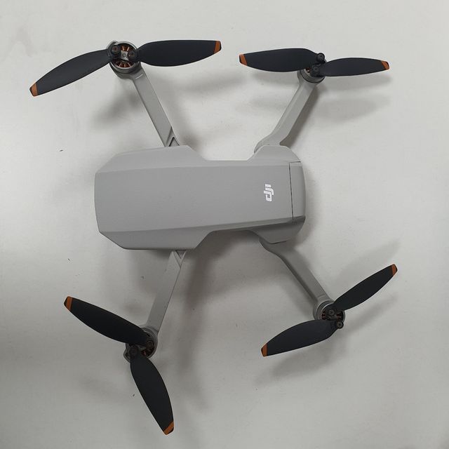 Dron DJI Mini SE