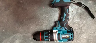 Taladro con 2 baterías y cargador