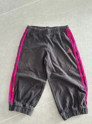 Pantalón chándal Adidas 3/4 negro y rosa
