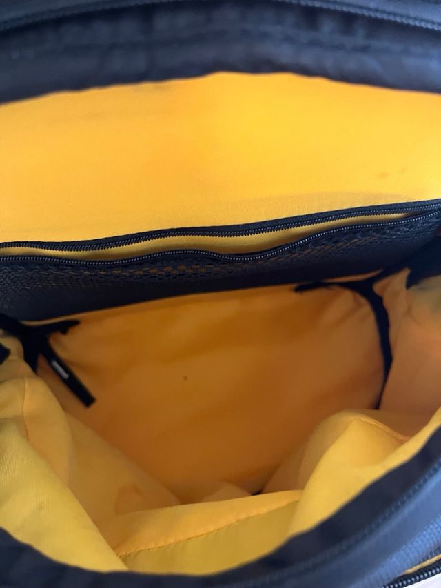 Mochila fotográfica Kata negra y amarilla