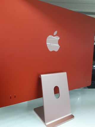 Ordenador sobremesa Apple M3 8/512Gb Retina 24 Inch + Teclad