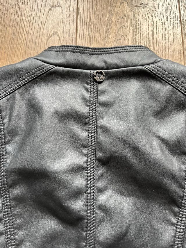 Giubbotto nero effetto pelle (taglia 14 anni)