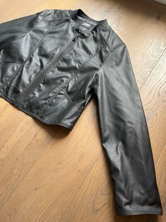 Giubbotto nero effetto pelle (taglia 14 anni)