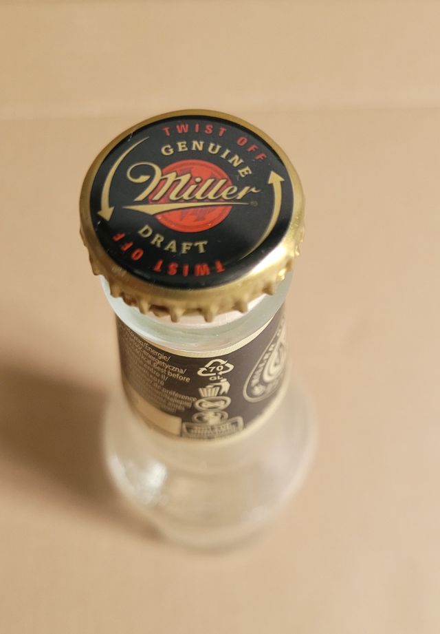 Botella vacía cerveza Miller Genuine Draft