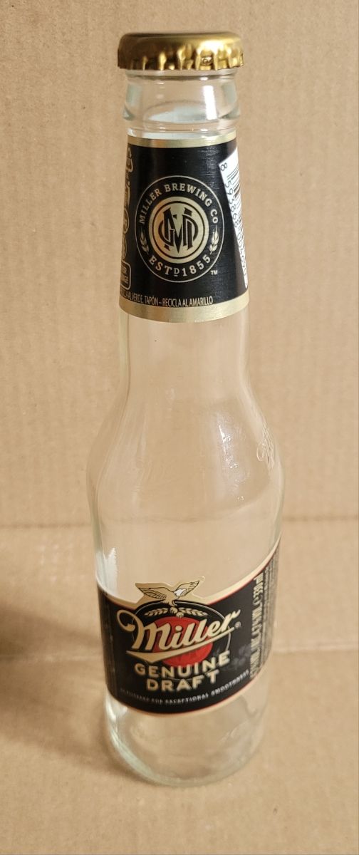 Botella vacía cerveza Miller Genuine Draft