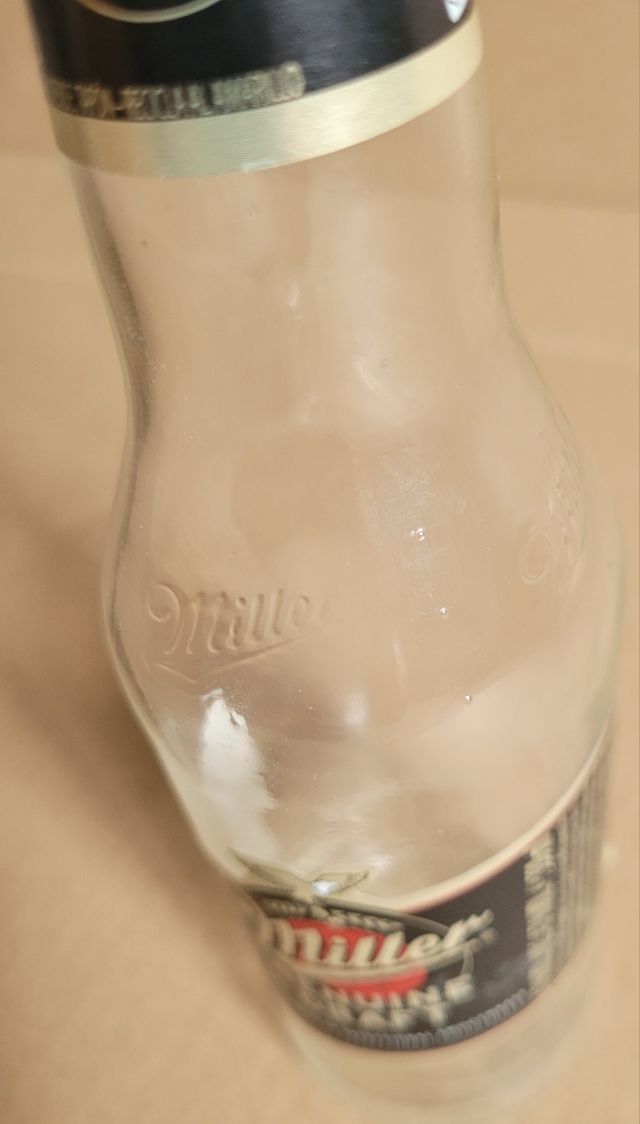 Botella vacía cerveza Miller Genuine Draft