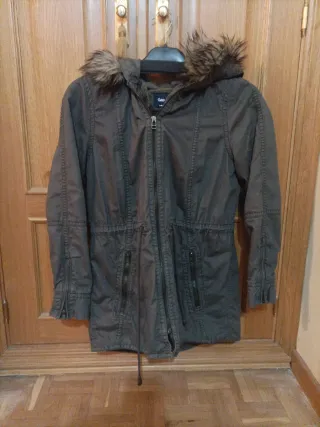 Abrigo Gap verde militar con capucha