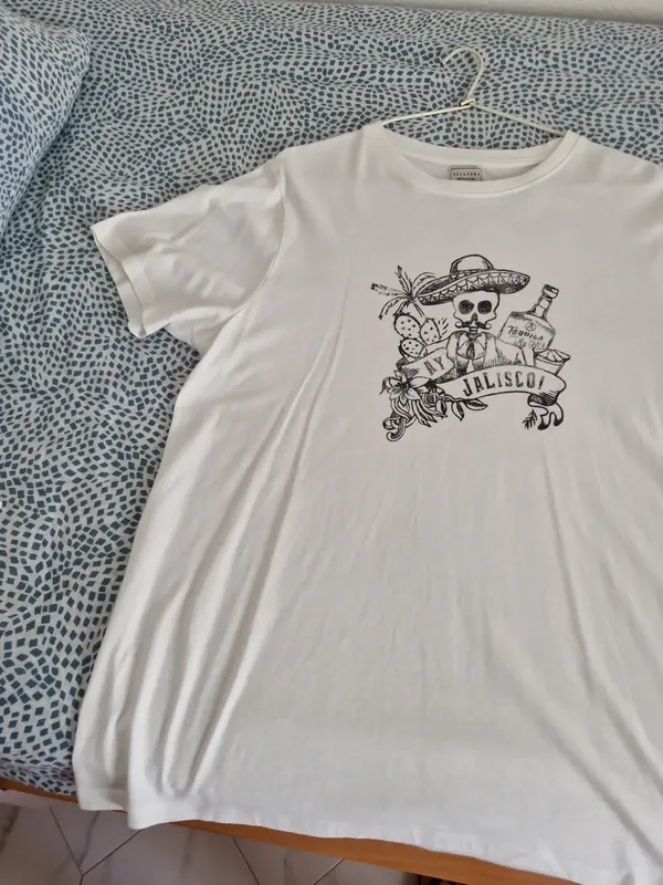 Camiseta Scalpers Blanca Diseño Calavera