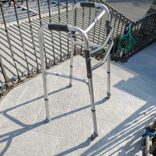 Deambulatore con ruote