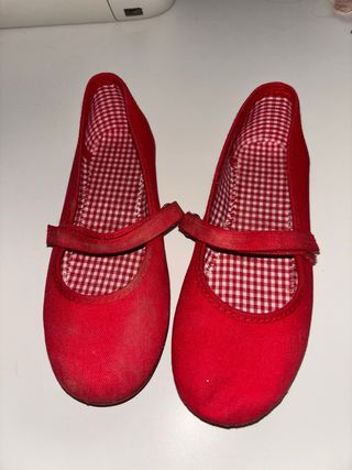 Zapatos manoletinas niña rojos