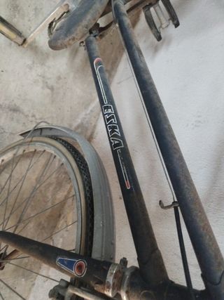 Bicicleta Checa antigua para restaurar