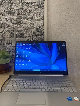 Portátil HP 15.6” / i5. Como Nuevo.