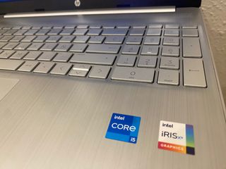 Portátil HP 15.6” / i5. Como Nuevo.