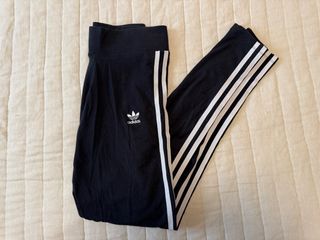 Leggings Adidas Negros con Rayas Blancas