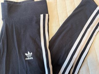 Leggings Adidas Negros con Rayas Blancas