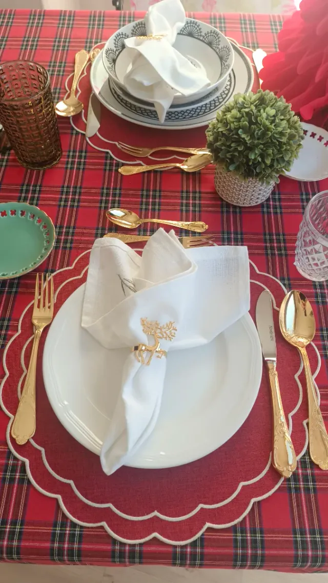 4 Manteles individuales bordados rojos