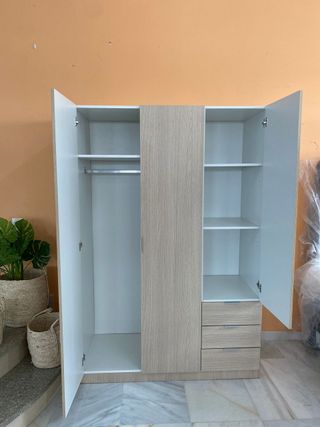 Armario 3 puertas madera y blanco