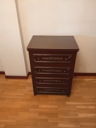 Máquina de coser Sigma antigua con mueble