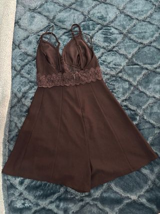 Mono corto Bershka negro con encaje
