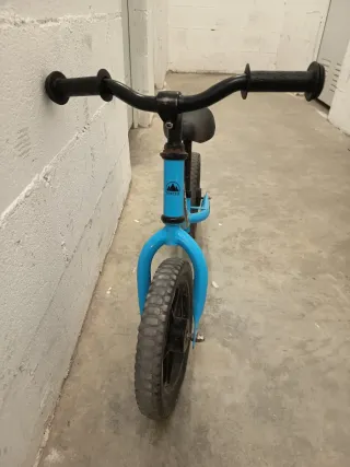 Bici sin pedales azul para niños