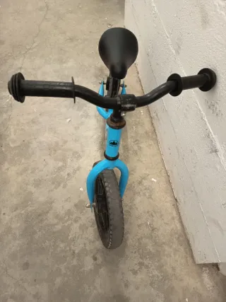 Bici sin pedales azul para niños