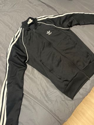 Chaqueta Adidas Negra con Rayas Blancas talla XS