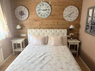 Cabecero y cama de matrimonio