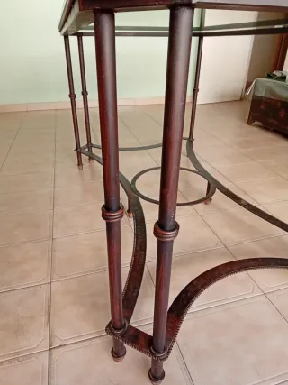 Mesa de forja con tapa de cristal