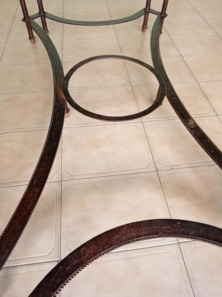 Mesa de forja con tapa de cristal