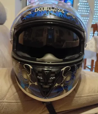 Casco de moto con diseño de hadas y mariposas