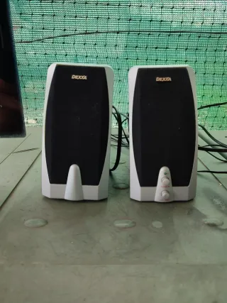 Pantalla LG y Altavoces Dexxa