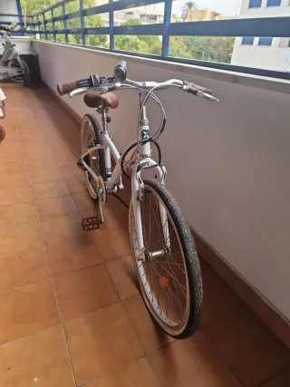 Bicicleta infantil blanca
