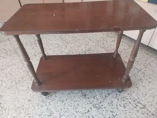 Mesa auxiliar de madera