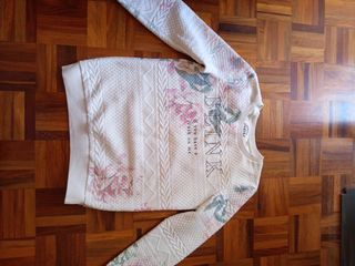 Jersey Bershka floral blanco