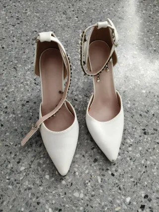 Zapatos de Novia Blancos con Tira