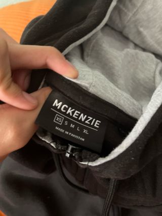 Sudadera McKenzie Negra con Capucha