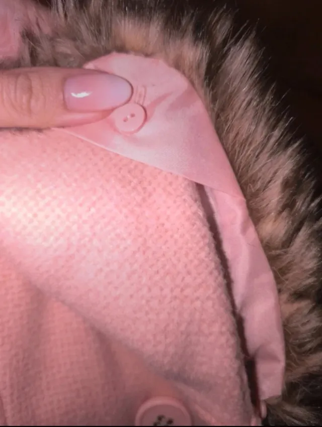 Abrigo rosa Kiabi con cuello pelo extraíble