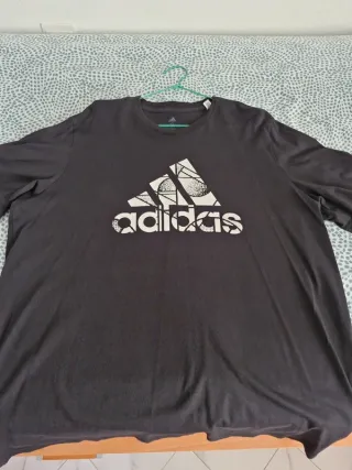 Camiseta Adidas Negra Logo Blanco