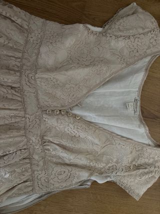 Vestido beige encaje