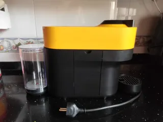 Cafetera Nespresso DeLonghi Amarilla
