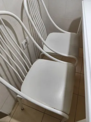 Mesa de cocina extensible y 4 sillas