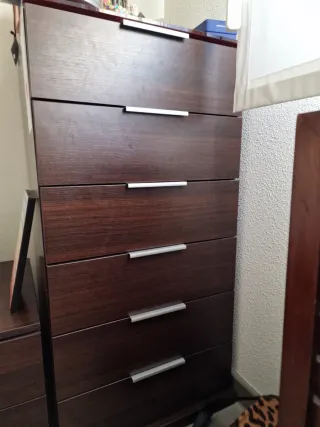 Aparador de madera marrón