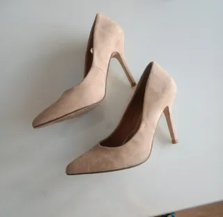 Zapatos de tacón beige ante