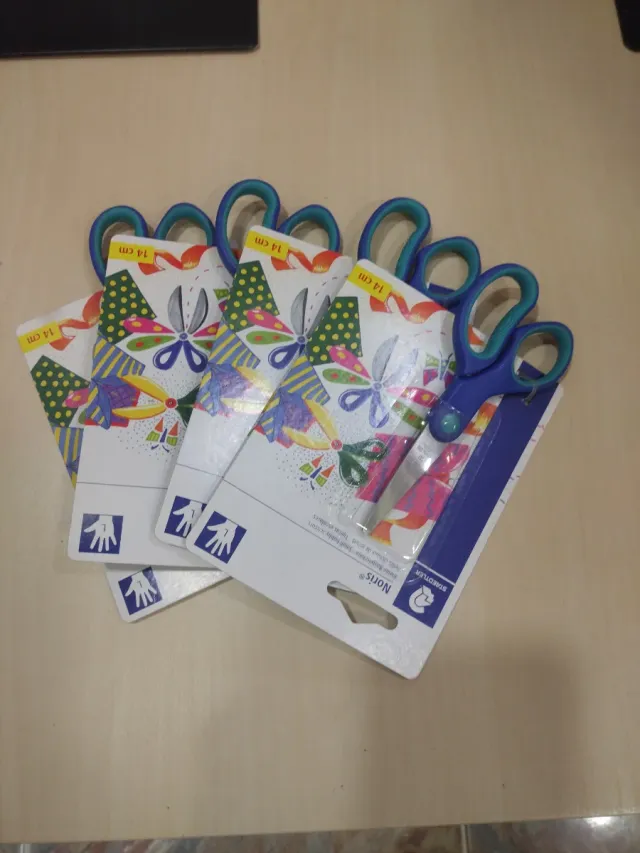 Tijeras escolares STAEDTLER para zurdos