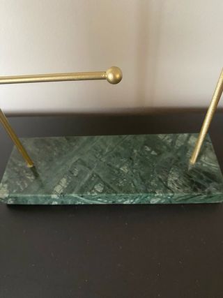 Soporte Joyas Oro y Mármol Verde