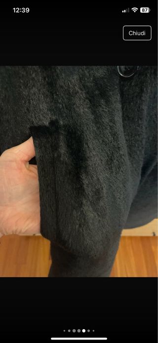 Cappotto nero in pelliccia sintetica